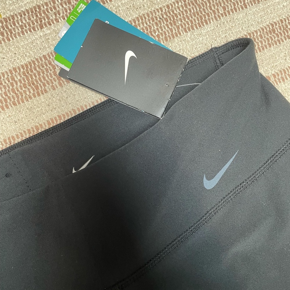 *❗️NWT❗️| Nike | cropped capris. Size S. - Picture 6 of 10